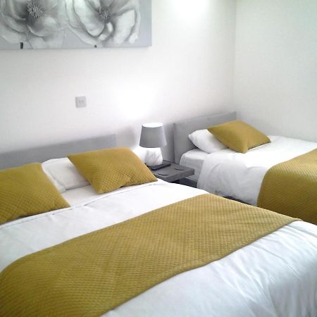 Lady Charlotte Guest Rooms Triple Rooms Dowlais Exterior photo