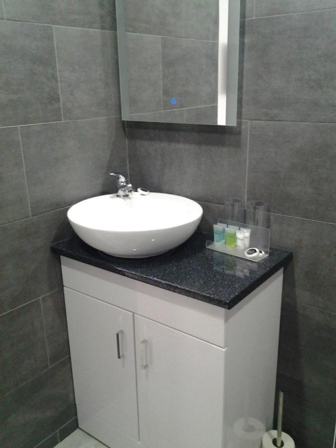 Lady Charlotte Guest Rooms Triple Rooms Dowlais Exterior photo