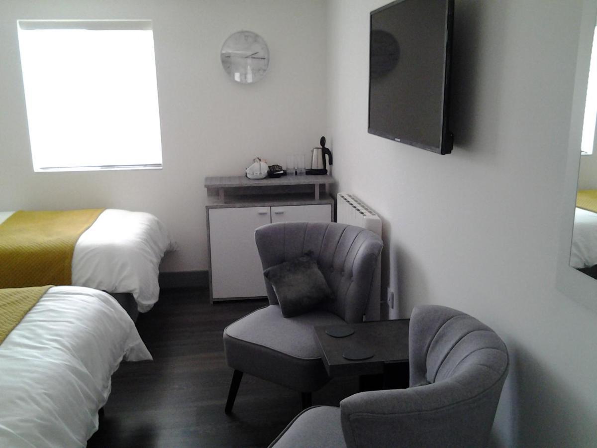 Lady Charlotte Guest Rooms Triple Rooms Dowlais Exterior photo
