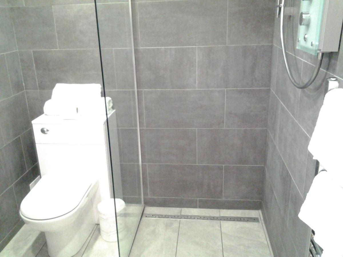 Lady Charlotte Guest Rooms Triple Rooms Dowlais Exterior photo