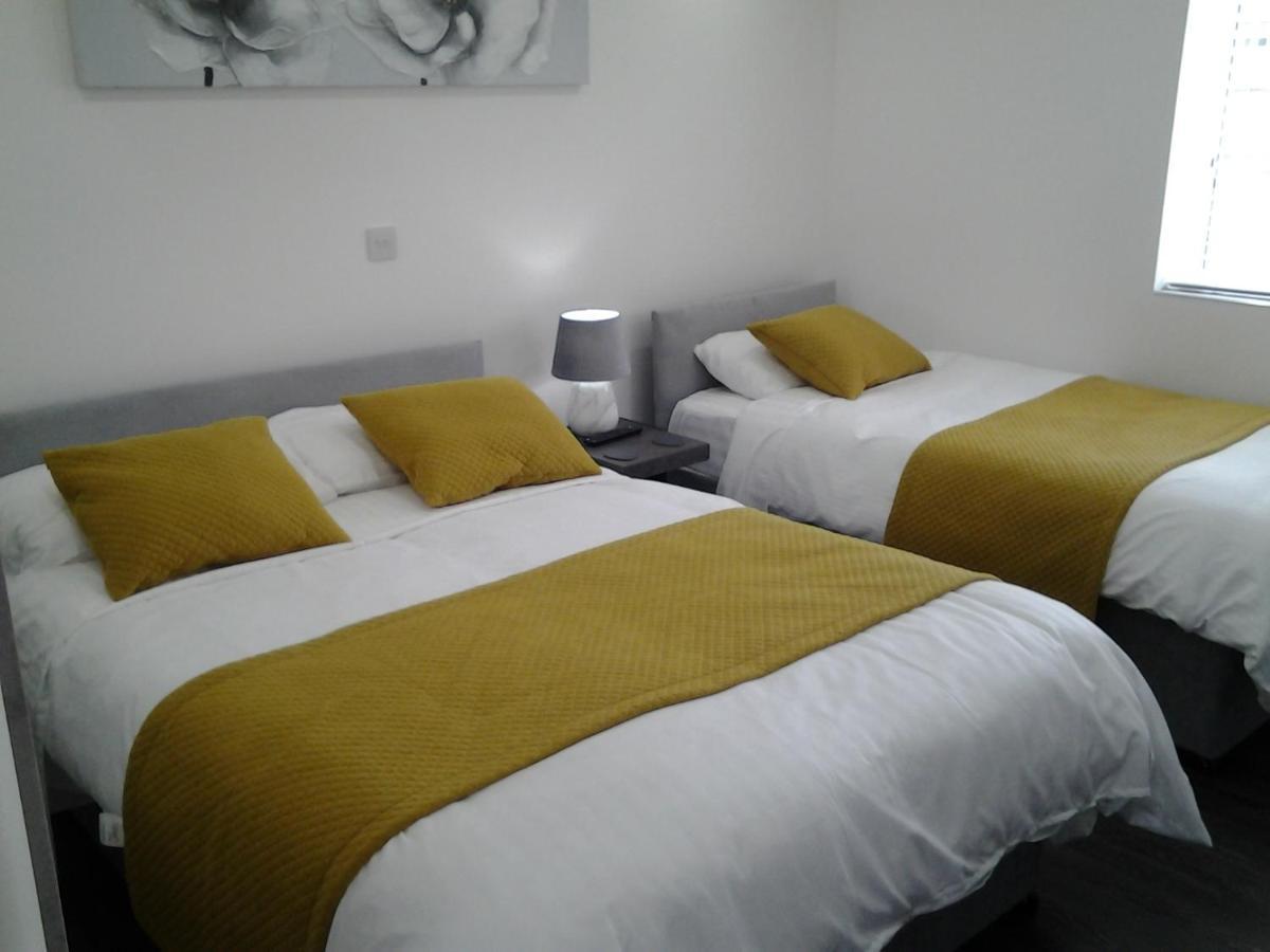 Lady Charlotte Guest Rooms Triple Rooms Dowlais Exterior photo