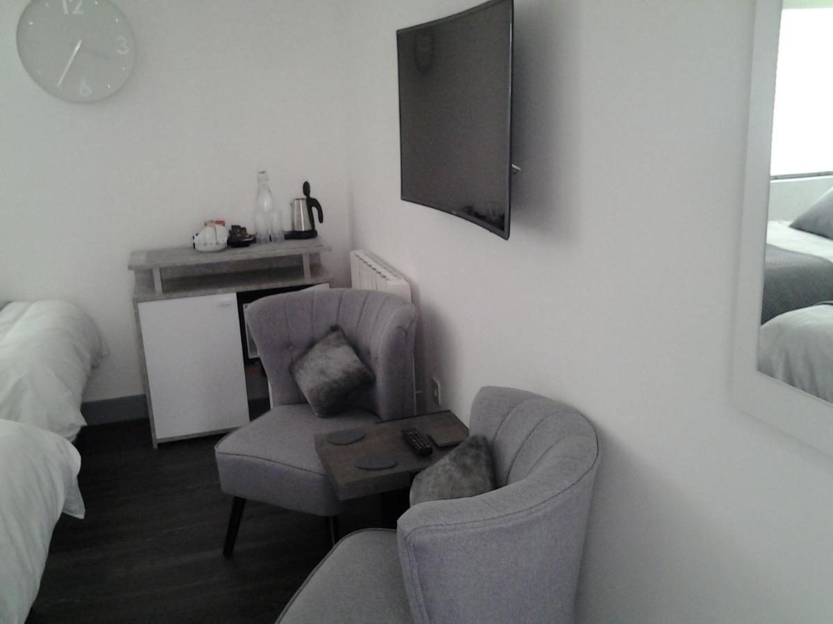 Lady Charlotte Guest Rooms Triple Rooms Dowlais Exterior photo