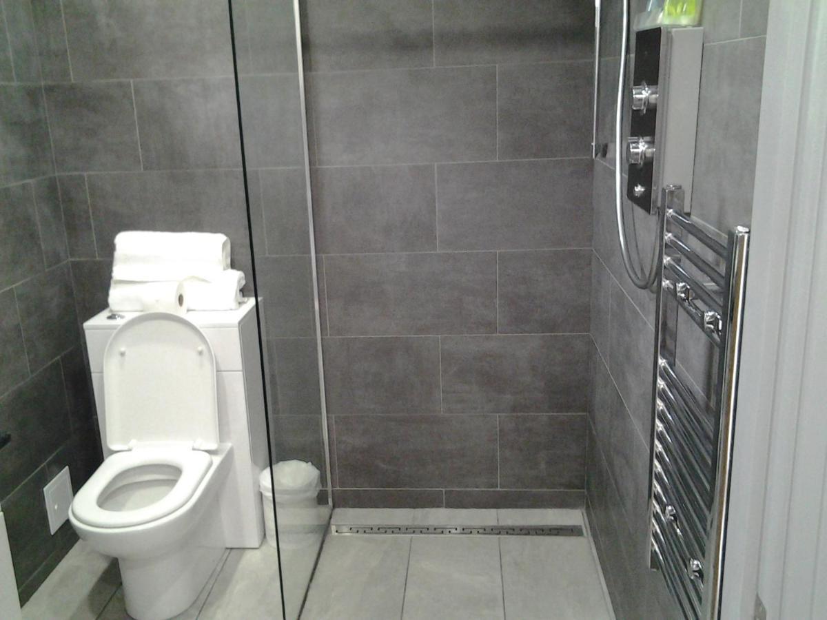 Lady Charlotte Guest Rooms Triple Rooms Dowlais Exterior photo