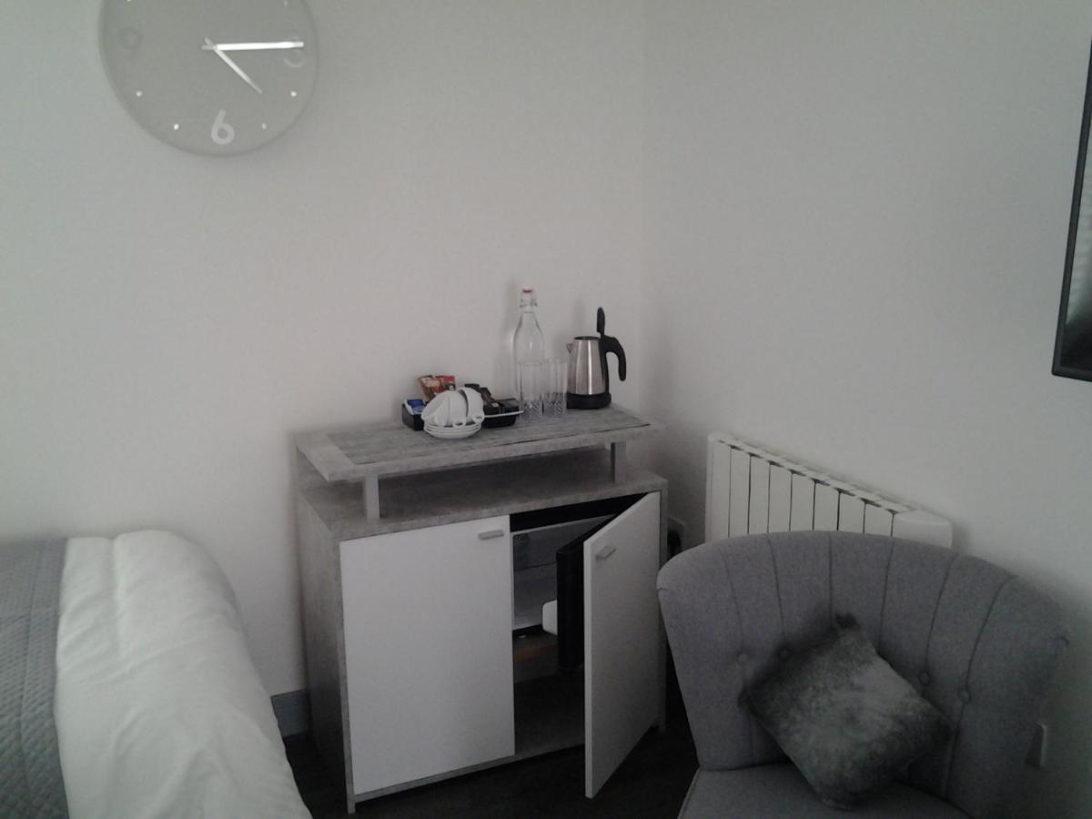 Lady Charlotte Guest Rooms Triple Rooms Dowlais Exterior photo