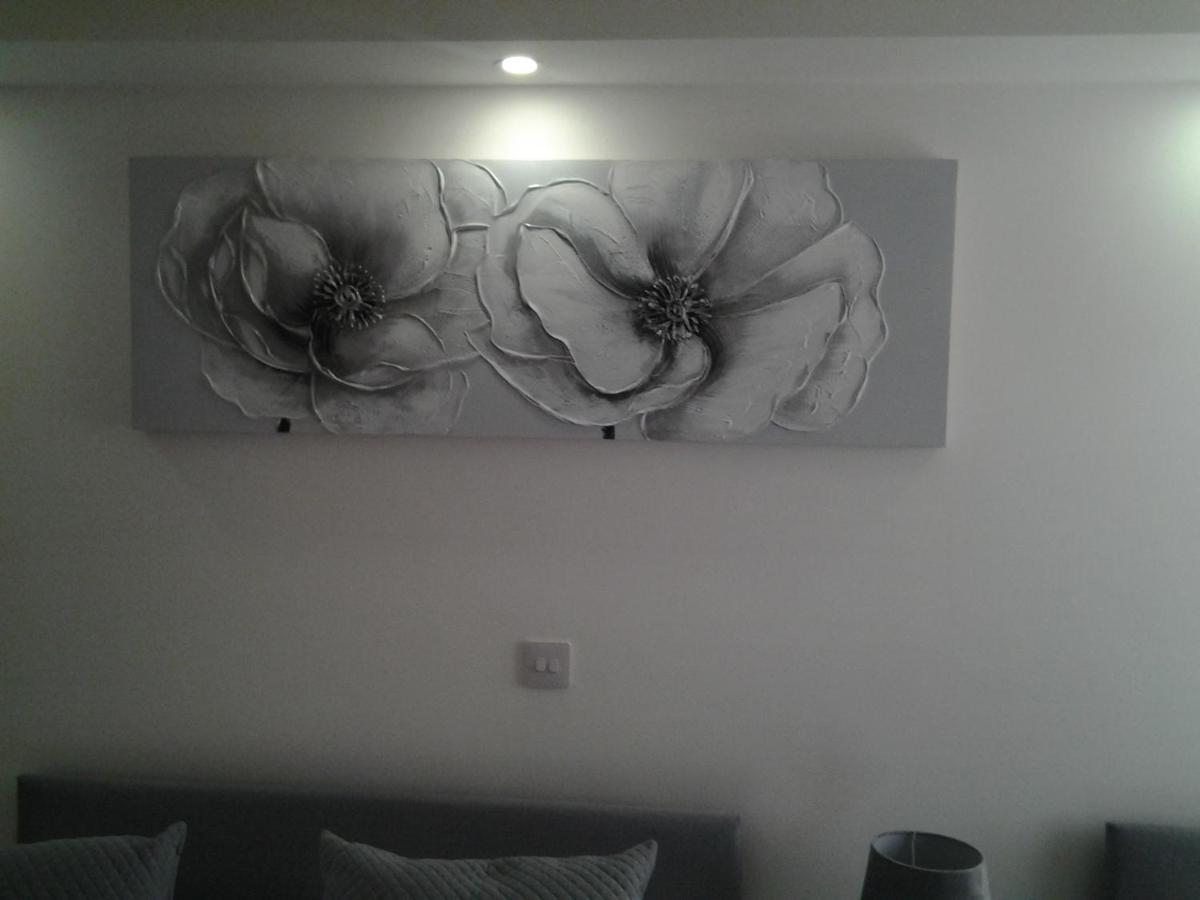Lady Charlotte Guest Rooms Triple Rooms Dowlais Exterior photo