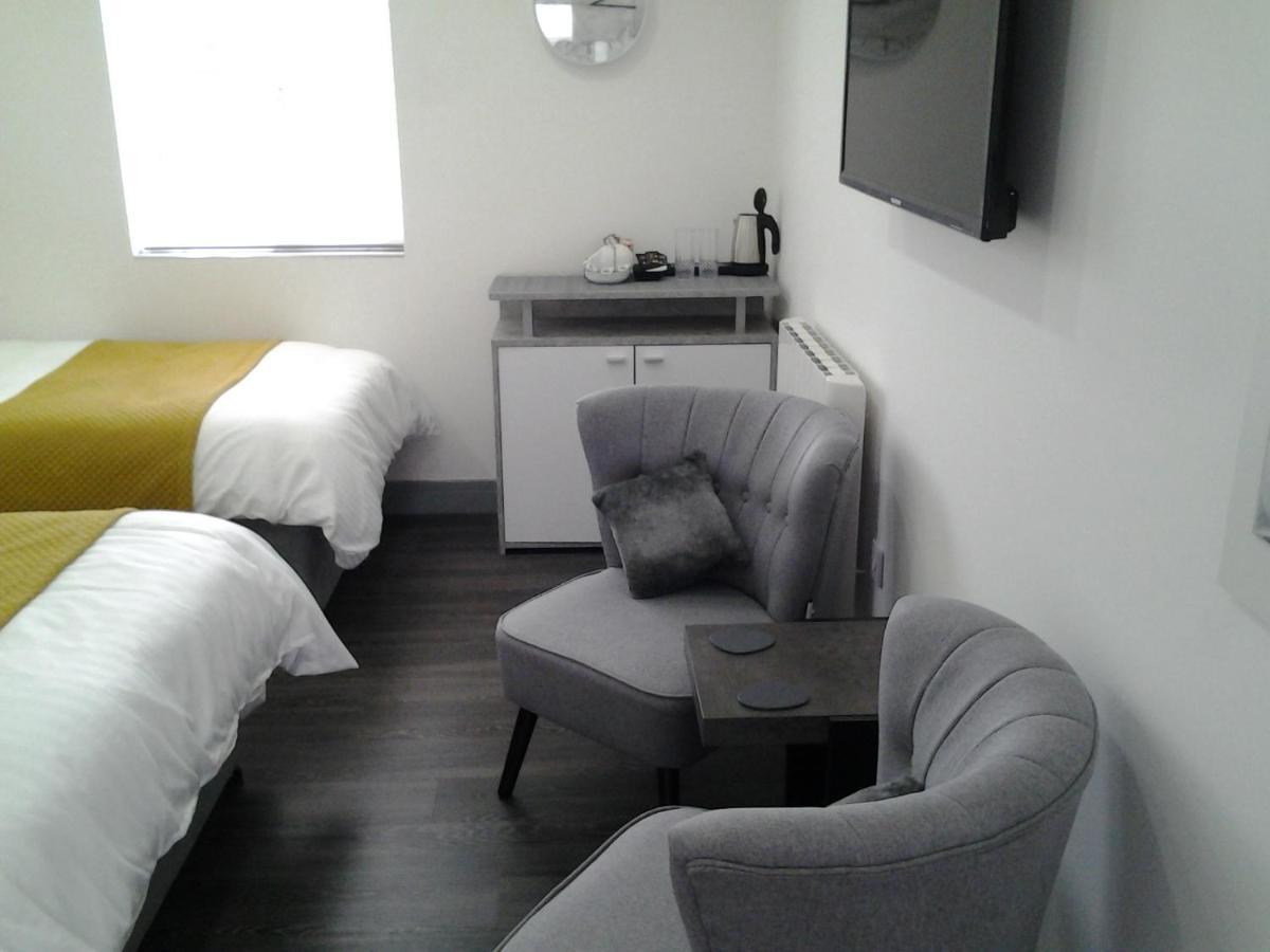 Lady Charlotte Guest Rooms Triple Rooms Dowlais Exterior photo