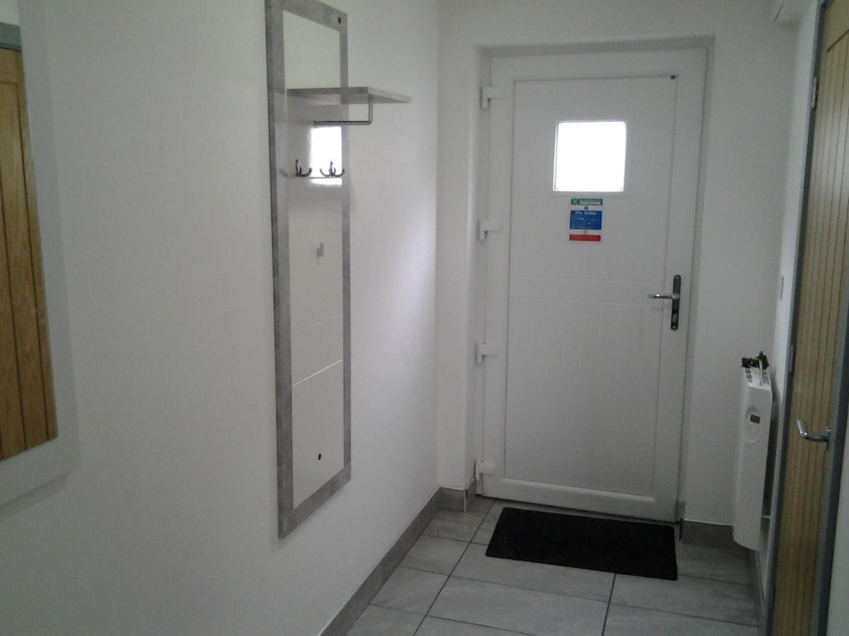 Lady Charlotte Guest Rooms Triple Rooms Dowlais Exterior photo