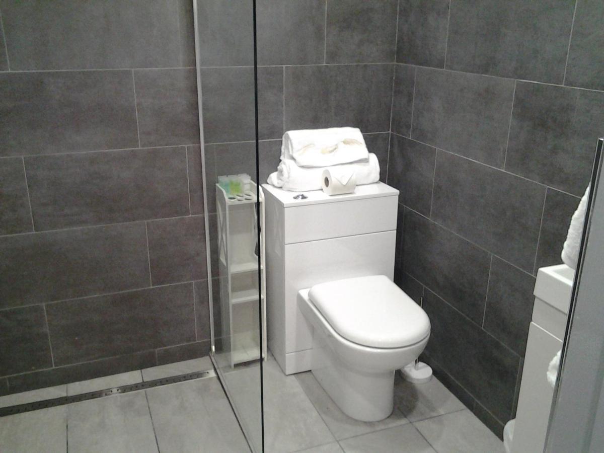 Lady Charlotte Guest Rooms Triple Rooms Dowlais Exterior photo